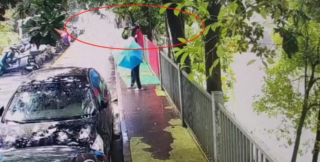 00后警员吴浩英勇追捕醉酒乘客，惊险一幕发生在古新河边  第2张
