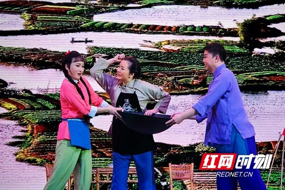 冬日暖阳下的湖湘韵味：花鼓戏经典小戏专场在湖南城市学院精彩上演  第3张