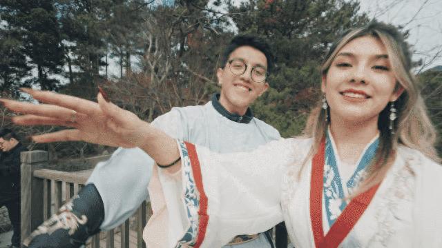 歪果仁穿汉服登庐山，背古诗感受中华文化魅力，你敢信？