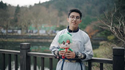 歪果仁穿汉服登庐山，背古诗感受中华文化魅力，你敢信？  第11张