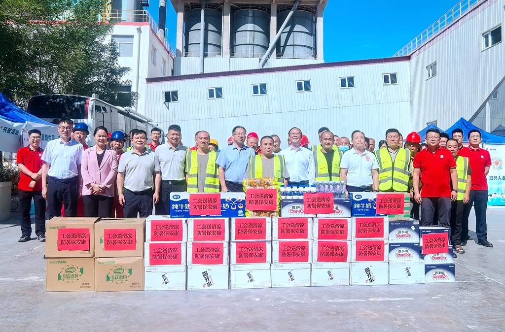 1万名货车司机收到神秘爱心包，剃须刀、急救包等暖心物品让人感动不已  第3张