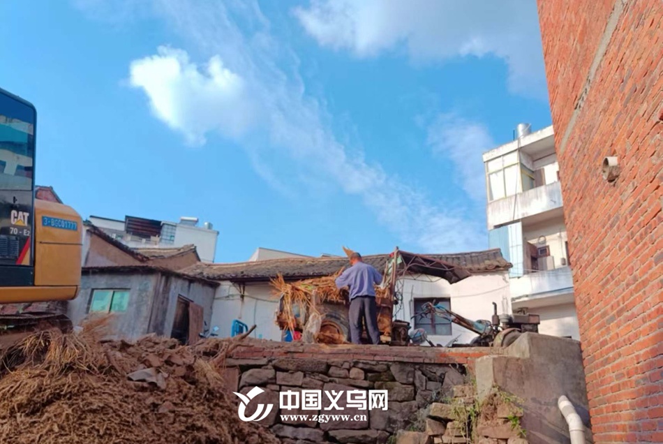 义乌稠江街道拆除3处危旧房，安全隐患终被消除，居民安全有保障  第2张