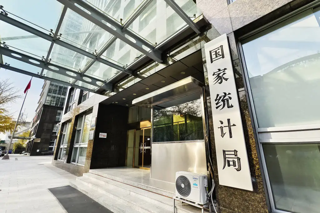 16-24岁失业率连续三月下降，年轻人就业前景真的好转了吗？  第1张
