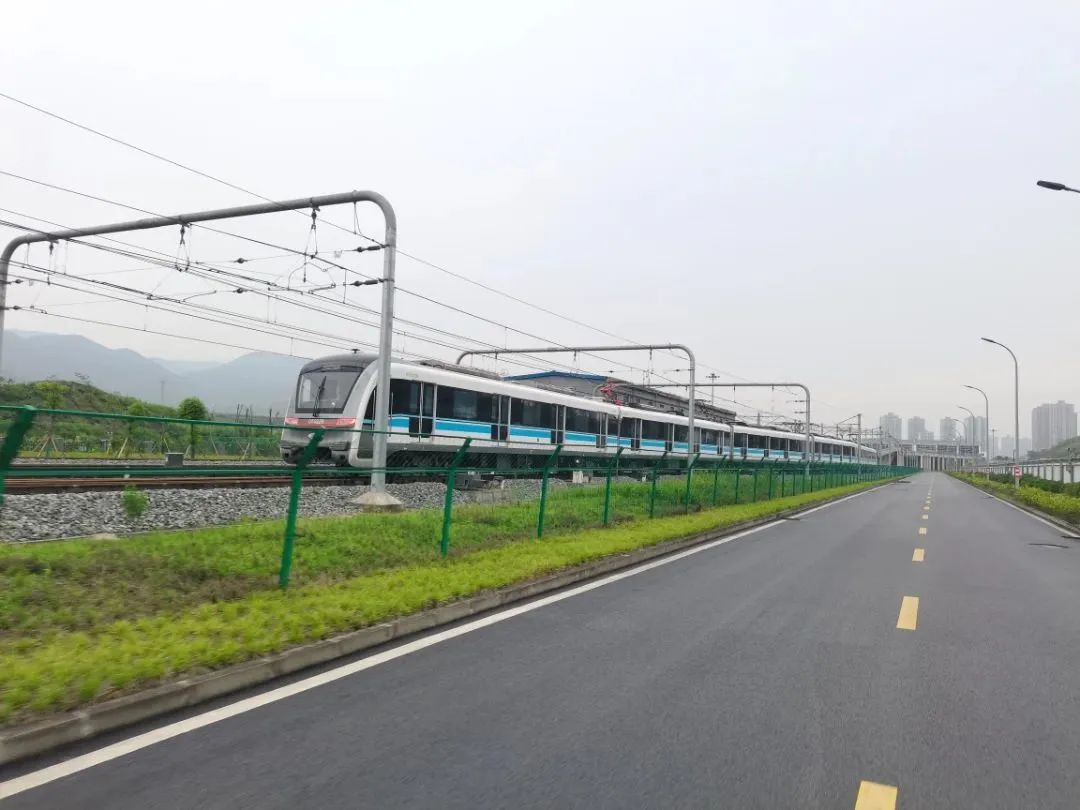 揭秘重庆轨道交通：各线路列车速度大比拼，哪条线路最快？  第6张