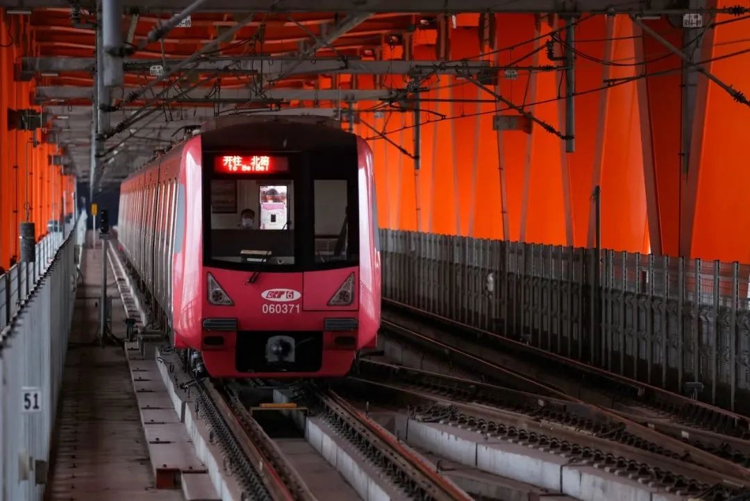 揭秘重庆轨道交通：各线路列车速度大比拼，哪条线路最快？  第7张