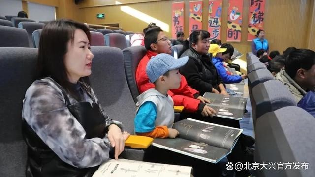 60名孩子与家长共赴书香盛宴，这场阅读季活动为何如此火爆？  第4张