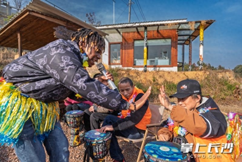 冬日暖阳下的非洲鼓声：残障人士圆梦长沙河村非洲文化园  第1张