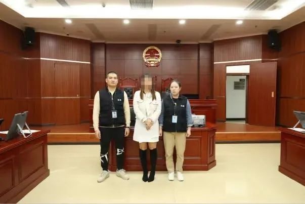 惊！女子撕法院封条闯入查封房，拍摄视频引爆网络，背后真相令人  第3张