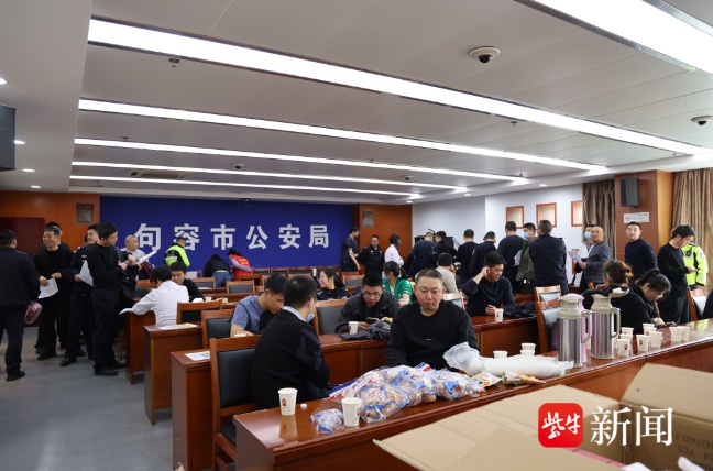 危难时刻显身手！句容公安热血铸就金色盾牌，用行动诠释警民情深  第5张
