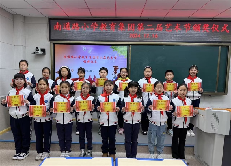 烟台小学生艺术节惊艳落幕：孩子们用画笔描绘梦想，色彩讲述故事  第2张