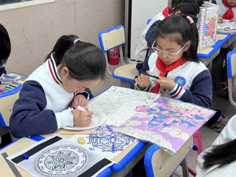 烟台小学生艺术节惊艳落幕：孩子们用画笔描绘梦想，色彩讲述故事  第3张