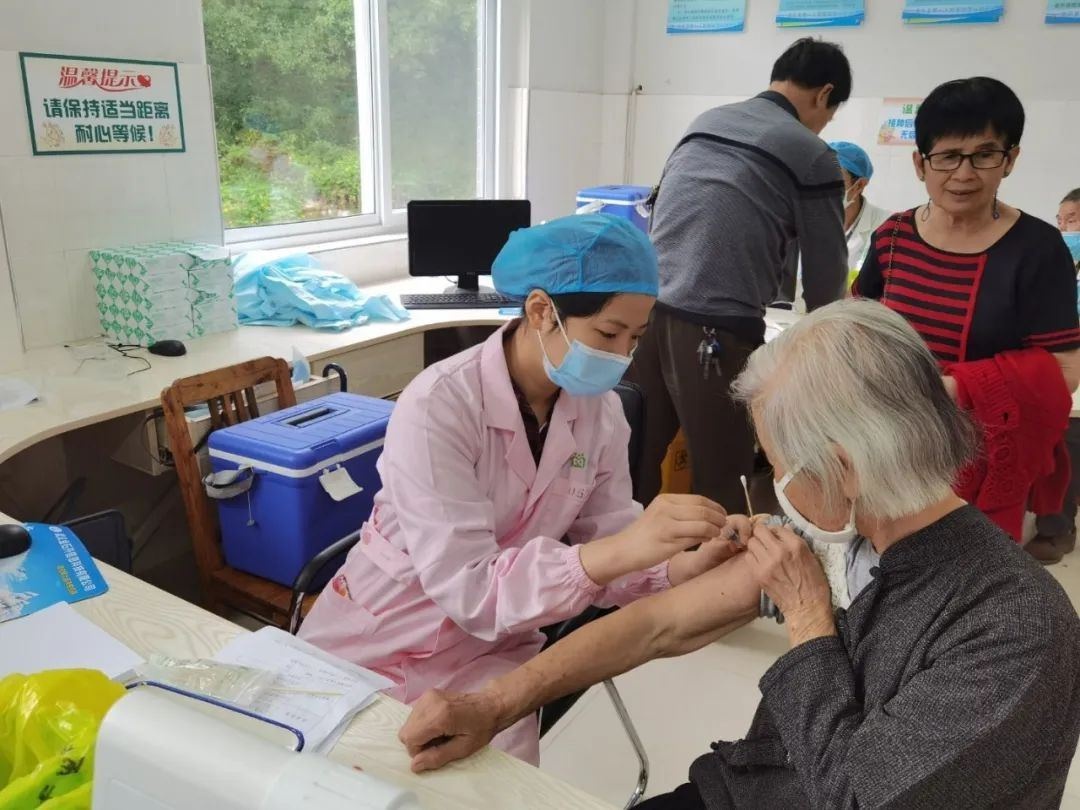 武义县免费疫苗接种大行动：450名女生和27300名老人受益，健康守护者交出亮眼答卷  第2张