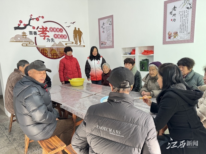 冬日酿米酒，温暖老人心：弋江街道民政服务站策划暖心活动  第2张