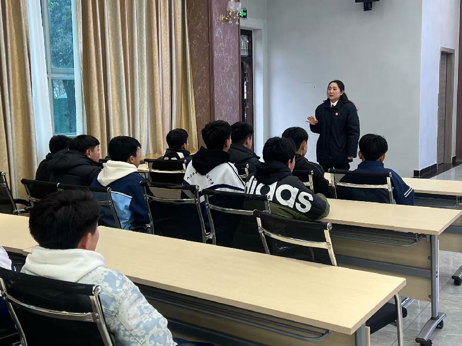 揭秘校园欺凌：法官亲授防范秘籍，保护青少年远离伤害  第2张