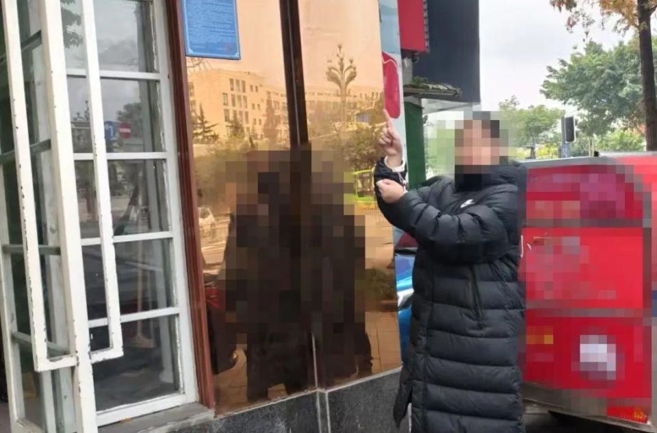 惊！取保候审期间仍不收手，女子连续作案被民警当场抓获  第2张