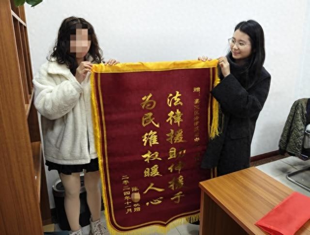 2023年女职工怀孕遭辞退，劳动仲裁揭开职场不公的黑幕  第1张
