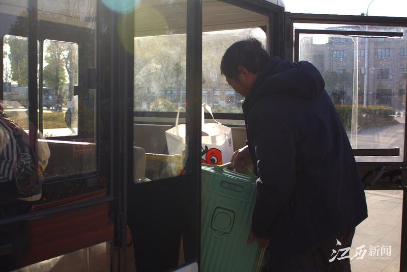 南昌交通学院小巴士：寒冬中的温暖守护，师生出行的贴心保障  第2张