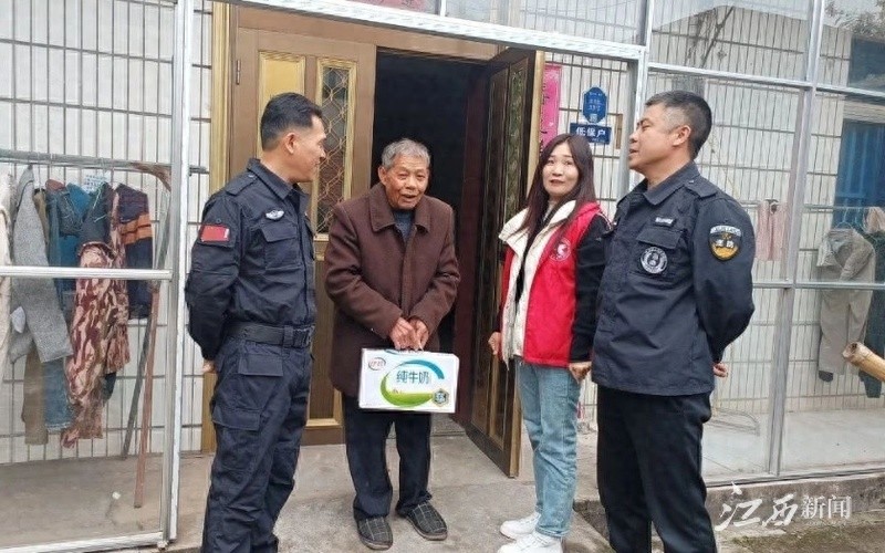 源壁村的守护者：刘正福用脚步丈量平安，全年无休编织爱心网  第1张