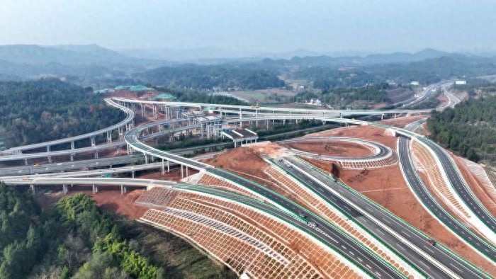 南充过境高速即将试通车，黄地坝枢纽互通惊艳亮相  第1张