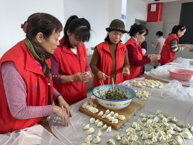 冬至前夕，长安区社区变身爱心厨房，29位独居老人被幸福包围  第2张