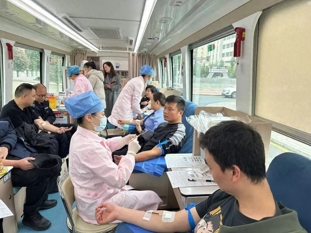 湘西公安民辅警献血活动：用爱心点亮生命的曙光，展现新时代警察的奉献与担当