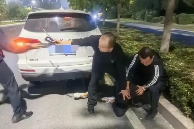 山东滨州一金店被盗，蒙面大盗自以为天衣无缝，没想到一天就被抓获  第3张