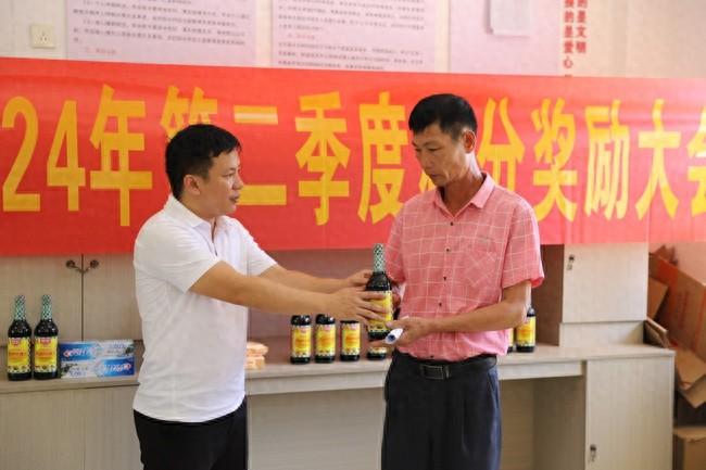 新风村积分制奖励活动：打扫卫生就能兑换生活用品，你还在等什么？  第1张
