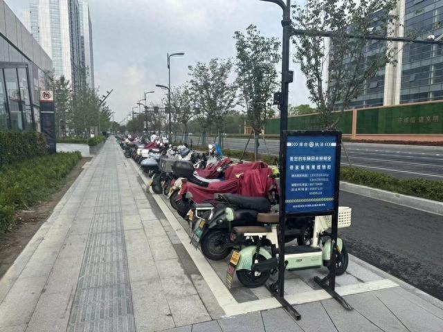 杭州这个地铁站口大变身！新增非机动车停车位，居民直呼太方便了