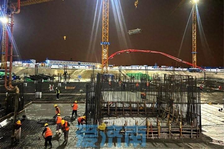 济南黄河体育中心游泳馆项目首块筏板浇筑完成，你期待吗？