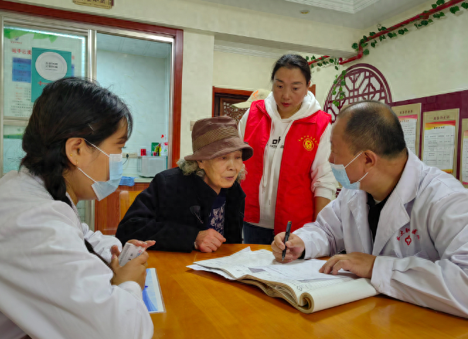 以爱之名，守护银龄健康主题活动，让老人重焕青春活力  第1张