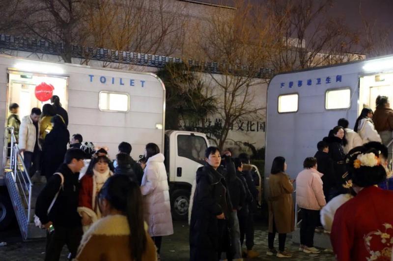 1:3 厕位比例！洛邑古城智慧公厕，让女厕所不再排队  第2张