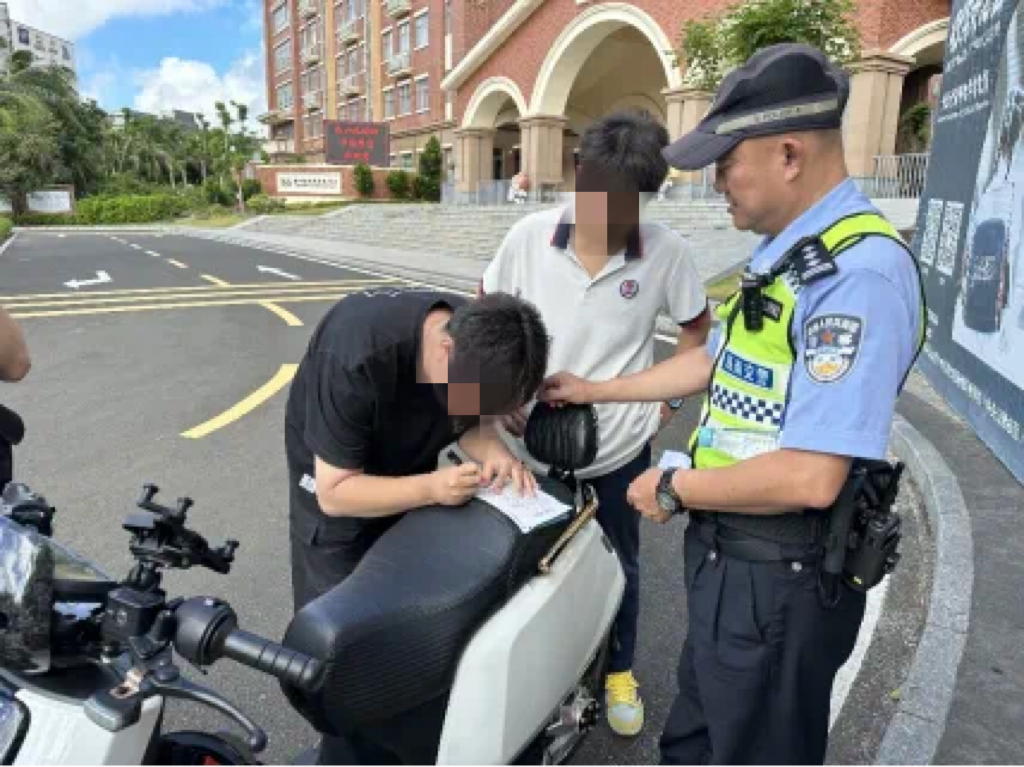 炸街车危害有多大？不仅威胁公共安全，还可能构成犯罪  第1张