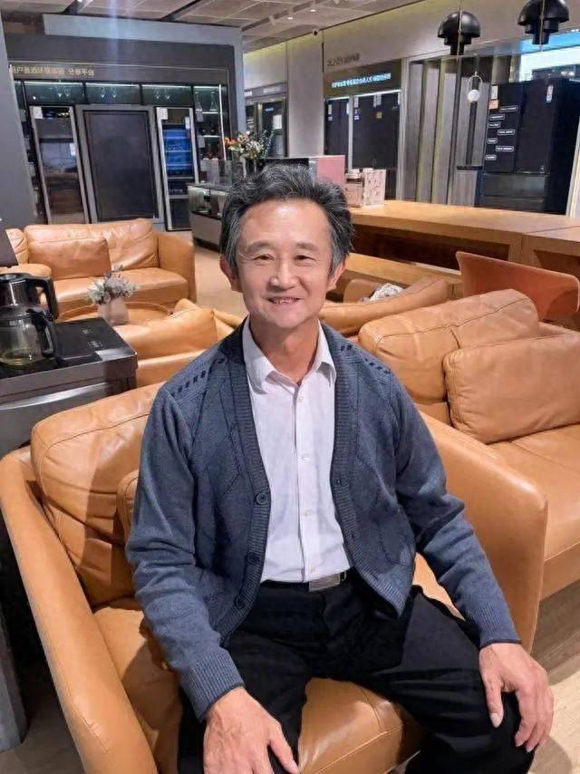 68 岁老人一天赶两场戏，网络短剧为何让他如此痴迷？  第1张