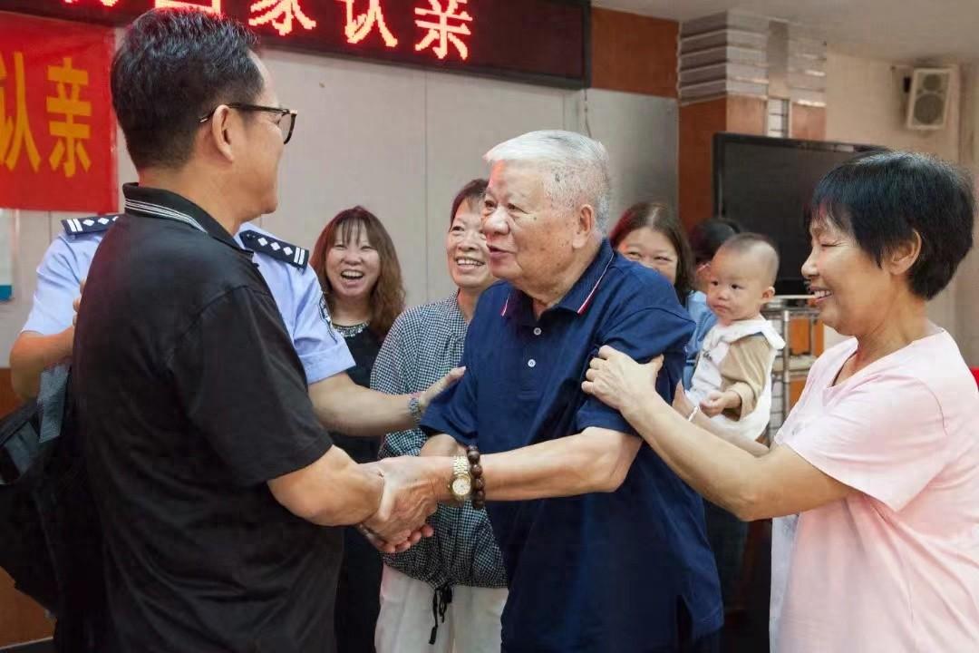 跨越国界与时间的寻根之旅：马来西亚华人李兆祥越洋返乡认亲，场面感人至深  第1张