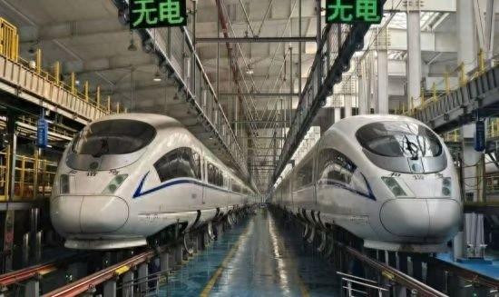 漠河降雪，动车如何确保安全运行？哈尔滨动车段这样做  第1张