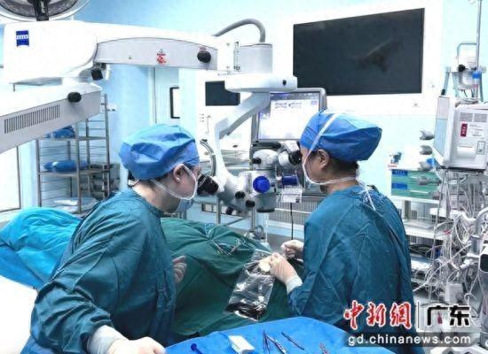 90 岁老人患黑内障几近全盲，手术难度极高，医生能否成功救治？  第1张