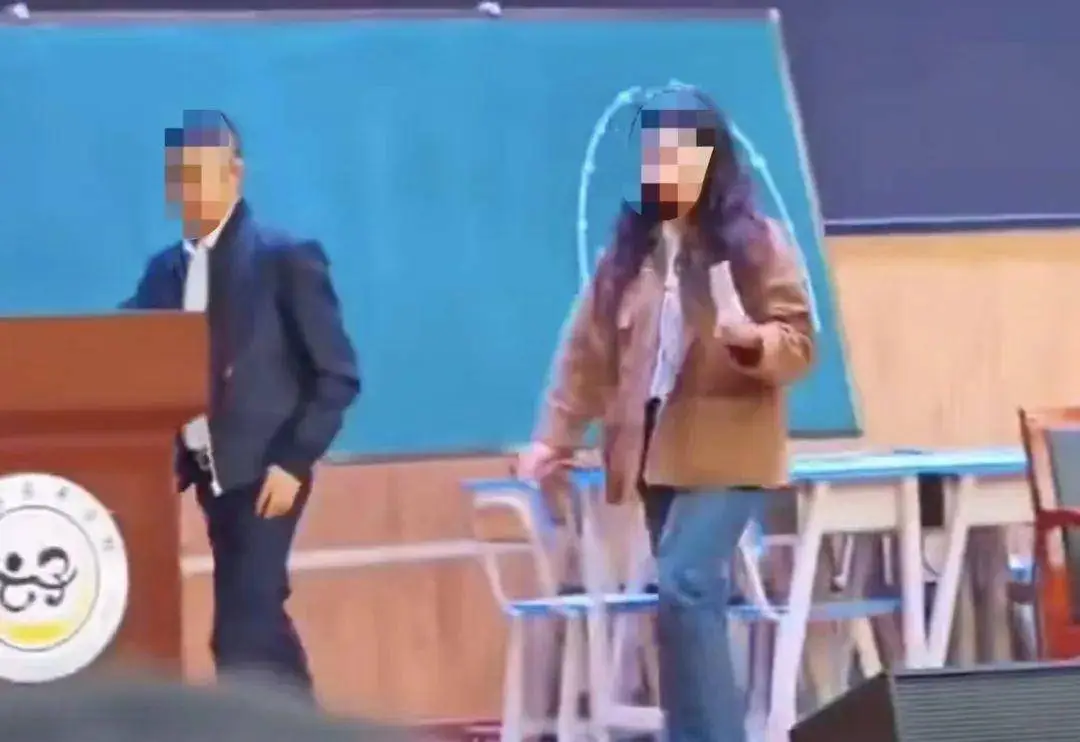 昆明一学校食堂肉臭不可闻，董事长竟无视提问插兜离开，家长怒了