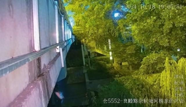 辅警章文杰：该出手时就出手，勇救落水者  第1张