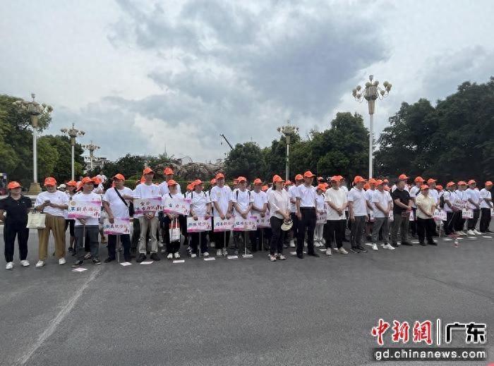 10 月 18 日，千里共婵娟·健康慈善行龙凤街道健步献爱心活动在海珠湖公园盛大举办