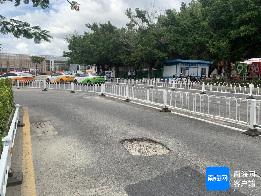 三亚动车站进站道路破损，多部门推诿无人认领，市民出行受阻