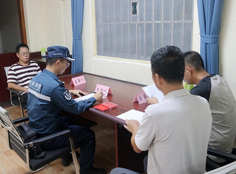 海警紧急救援！渔民送锦旗致谢，背后原因令人动容  第1张