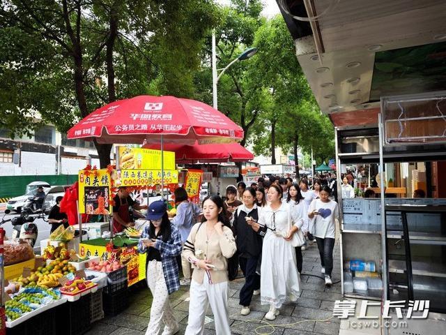 长沙龙喜路行人难行，谁来还路于民？  第5张