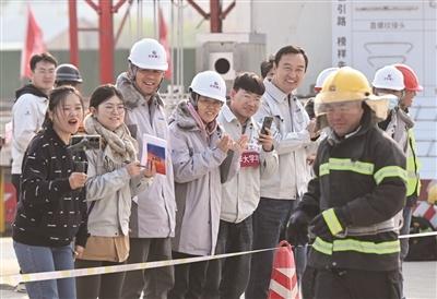 消防安全技能大比武，职工们竟如此争分夺秒
