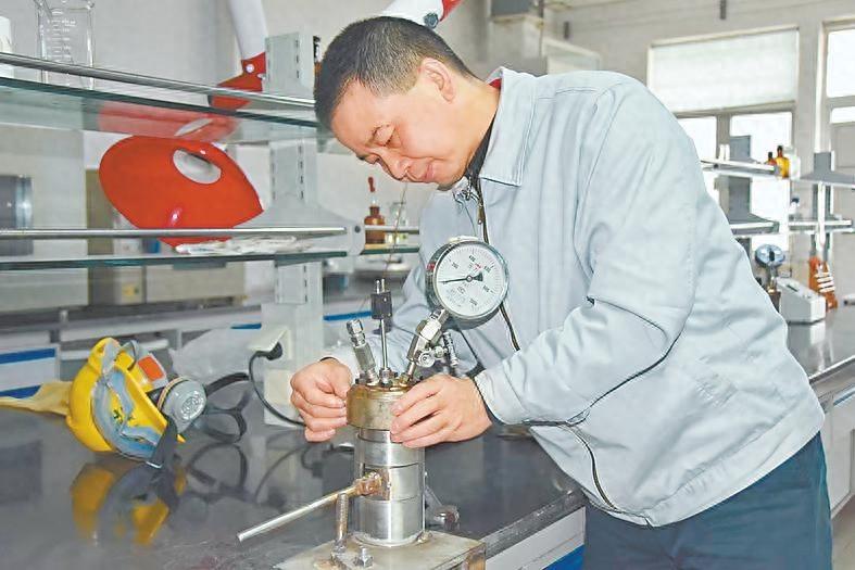 开封这位技术专家，27 年书写设备安装维修传奇  第1张