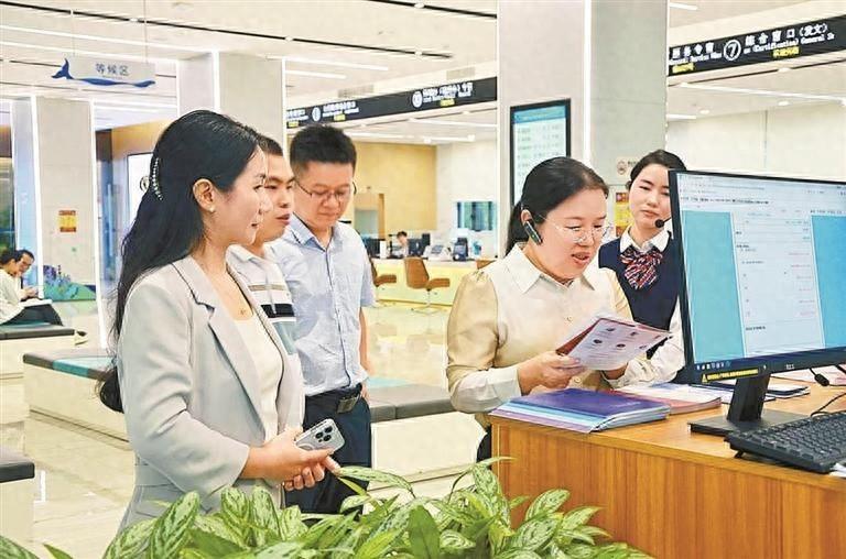 江西省赣州市大余县行政审批局调研大鹏新区政务服务中心，这里有何独特之处？  第1张
