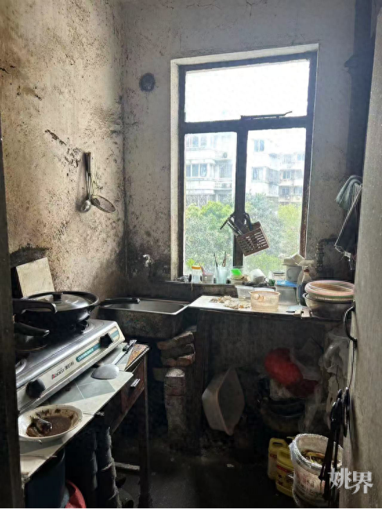 网格长敲门行动，为 81 岁孤寡老人带来生活新希望