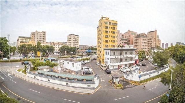 福城街道执法一中队：强力推进城中村综合整治，开出全区首罚单