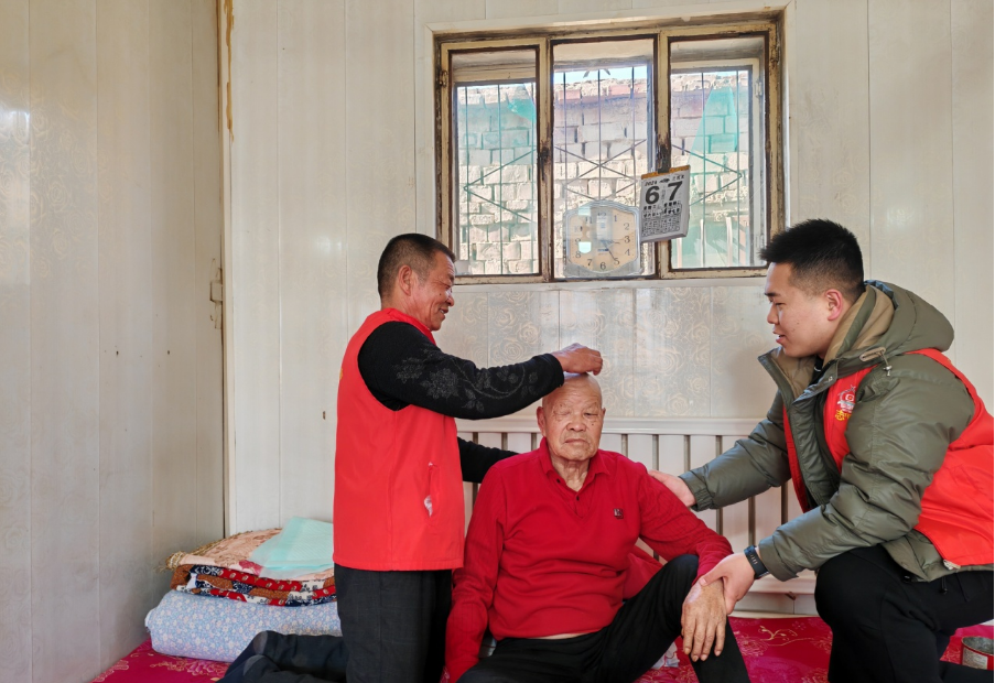 铁爸爸铁妈妈红色帮帮团：用行动诠释团结友爱，为社区注入温暖力量  第3张