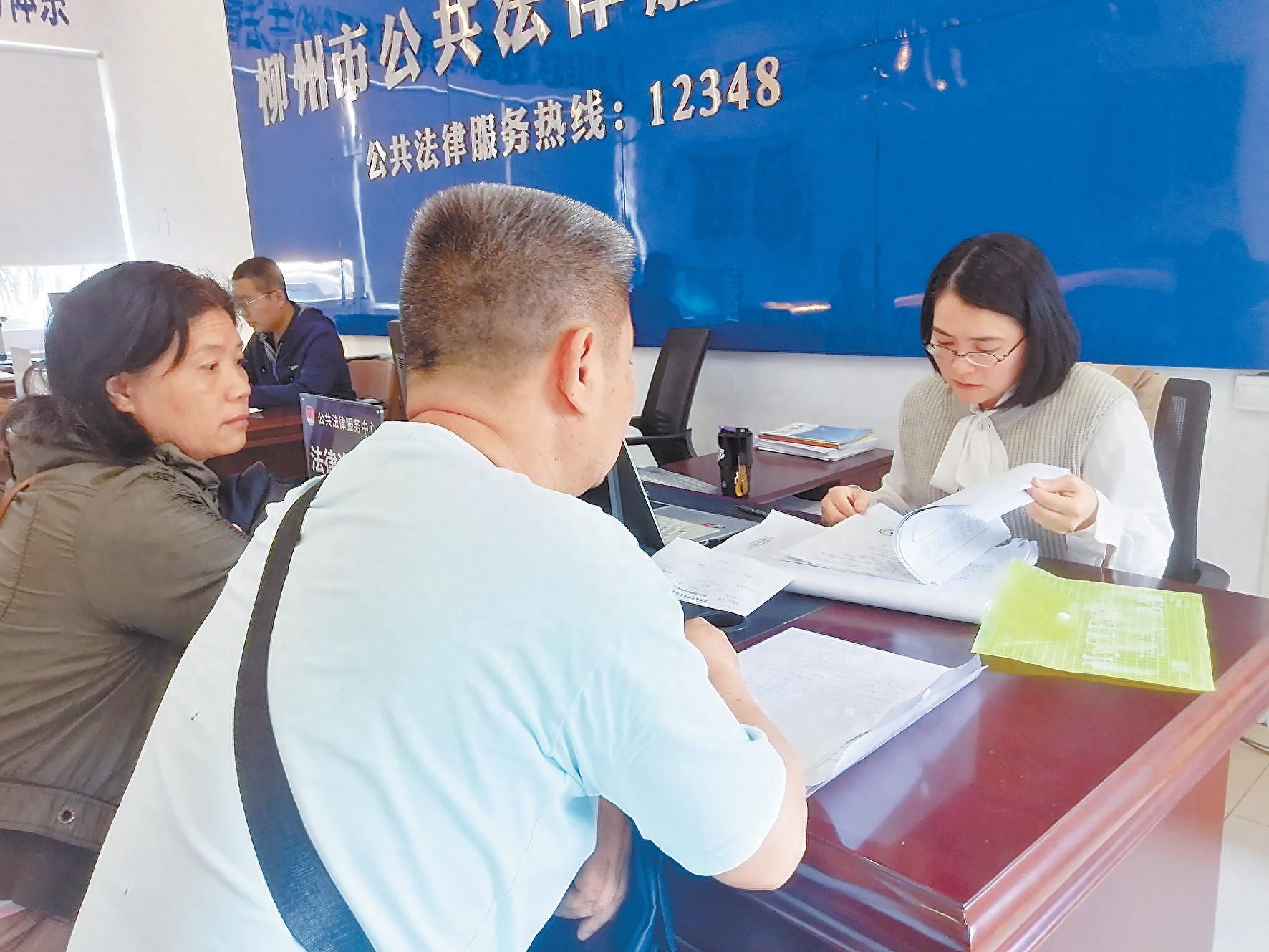 法律援助暖民心，柳州司法局在行动