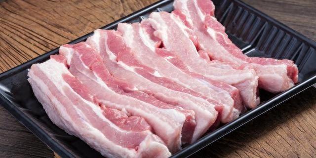 猪肉白菜炖粉条回归餐桌！肉价菜价双双走低，家常菜不再奢侈